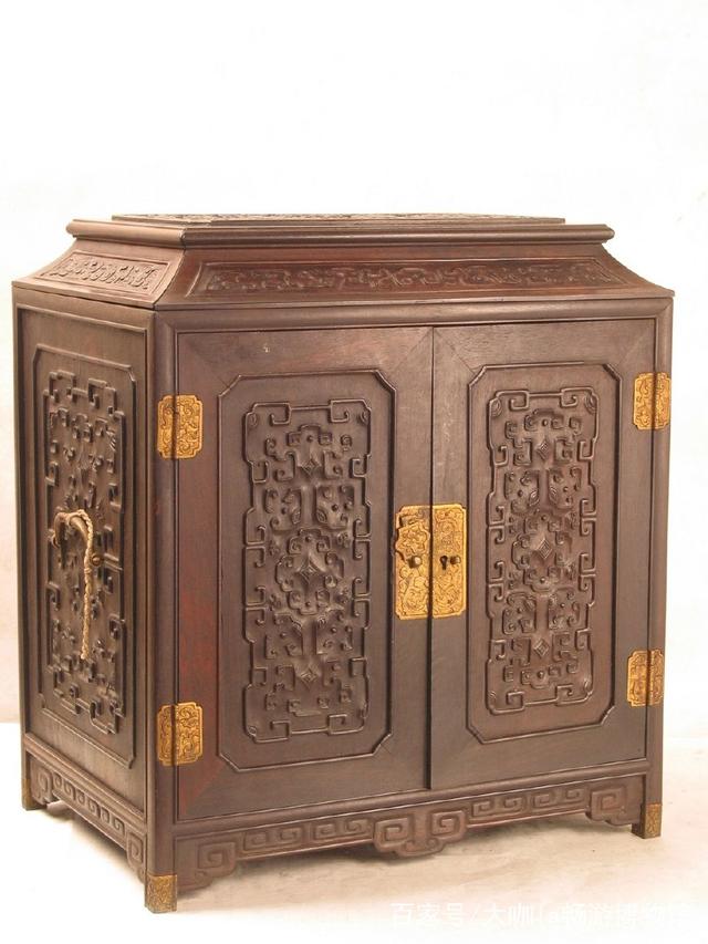 紫檀雕花文具箱.jpg 紫檀雕花文具箱.jpg